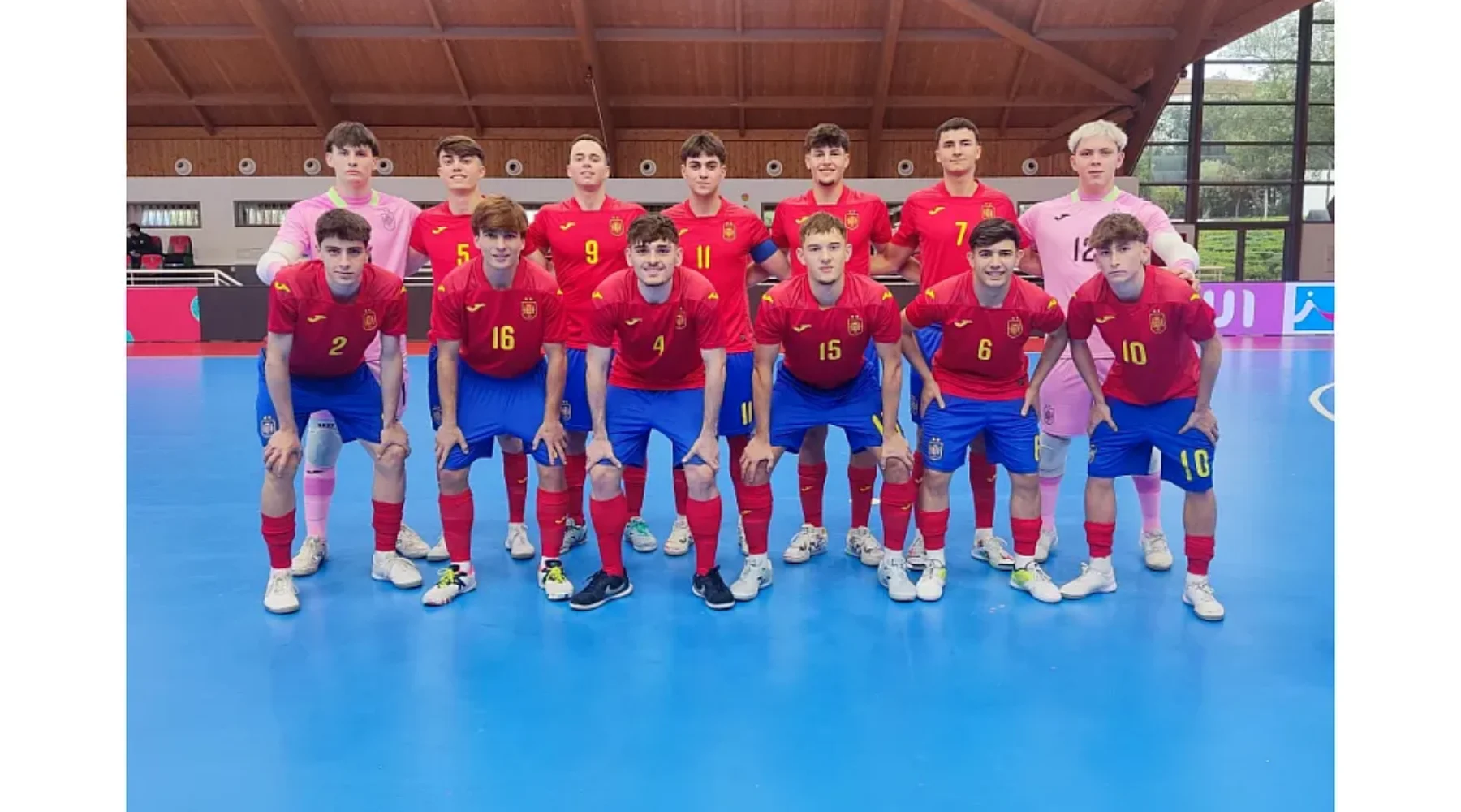 Carlos Valladares consigue ver puerta con la selección española sub-19