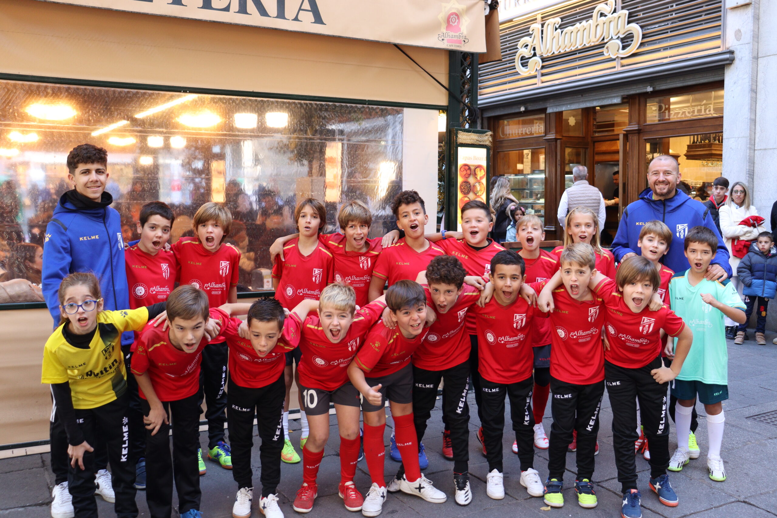 En este momento estás viendo Churrería Alhambra y C.D Albolote Futsal afianzan su vinculación de patrocinio